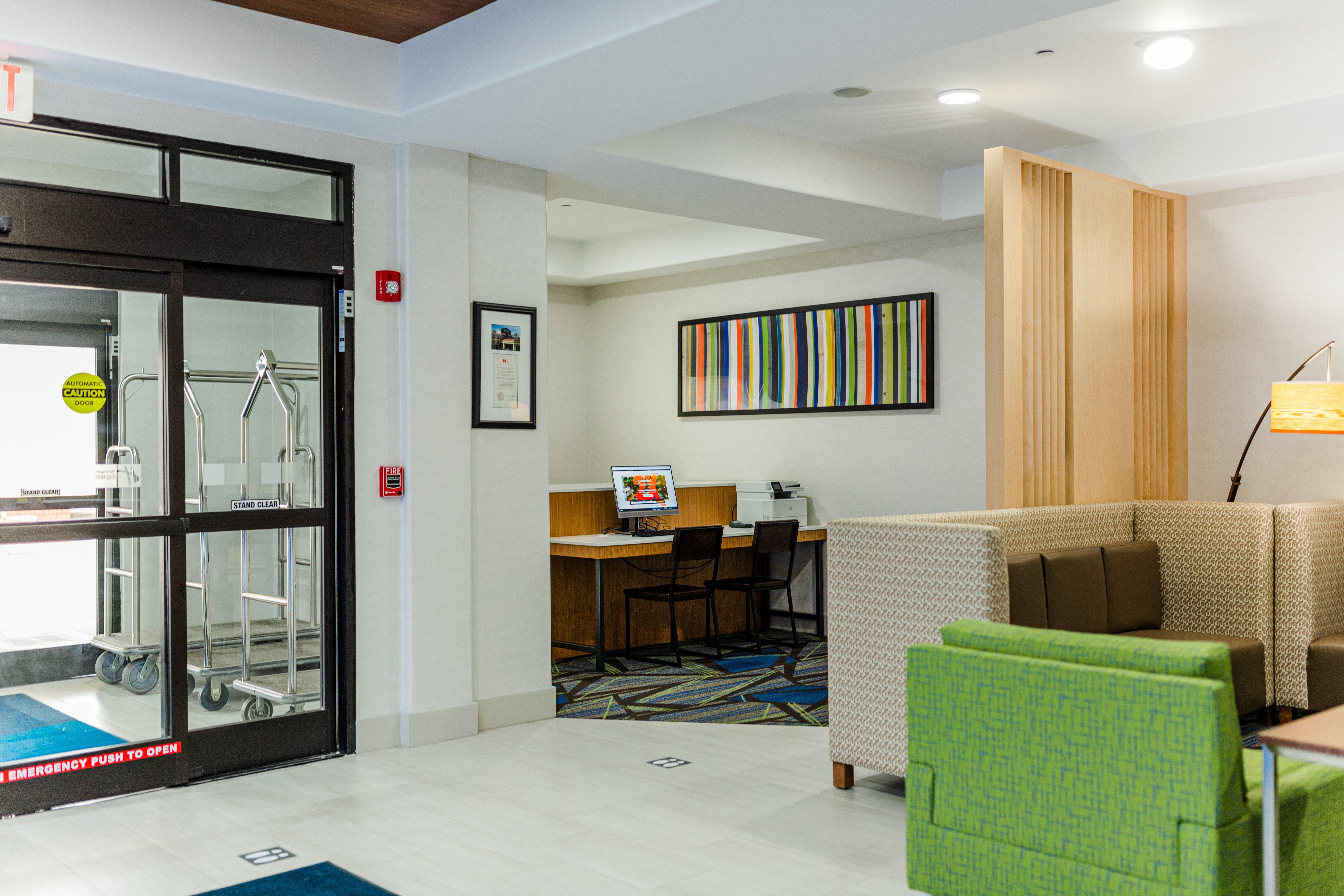 Holiday Inn Express Hotel & Suites Greenville By Ihg Exterior foto